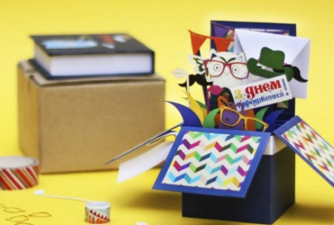 Чоловіча святкова об'ємна листівка коробочка: елегантний подарунок з 3D-деталями та місцем для найкращих побажань імениннику