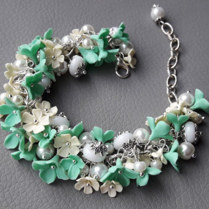 Квітковий браслет з пишною композицією полімерна глина