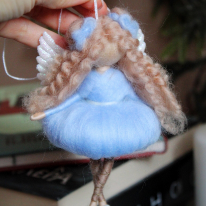 Лялька валяна з вовни сувенір підвска на ялинку ангел в сукні