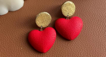 Серце в червоному: витончені сережки з полімерної глини ручної роботи - відлуння любові та елегантності