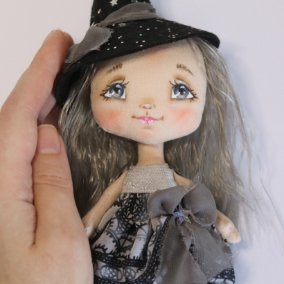 Маленька авторська інтер'єрна сувенірна лялька відьмочка