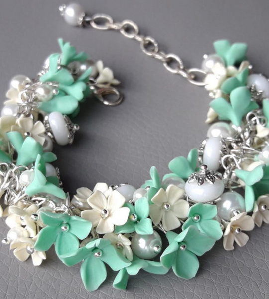 Квітковий браслет з пишною композицією полімерна глина