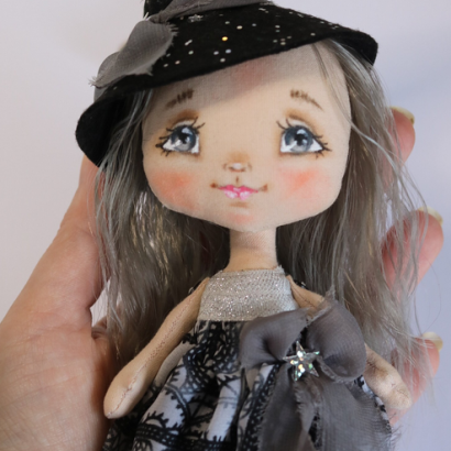 Маленька авторська інтер'єрна сувенірна лялька відьмочка