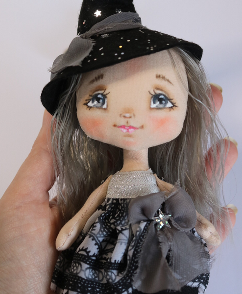 Маленька авторська інтер'єрна сувенірна лялька відьмочка