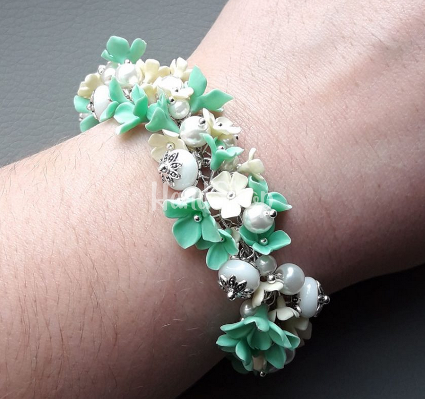 Квітковий браслет з пишною композицією полімерна глина Квітковий браслет з пишною композицією полімерна глина