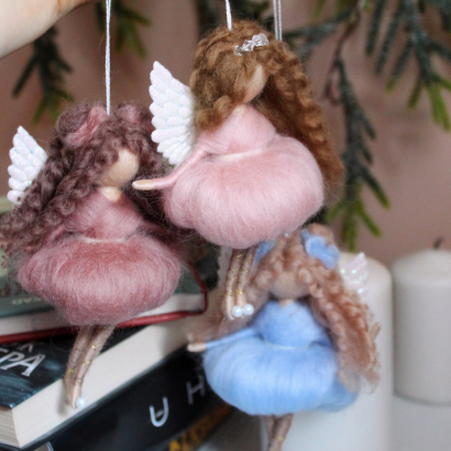 Лялька валяна з вовни сувенір підвска на ялинку ангел в сукні
