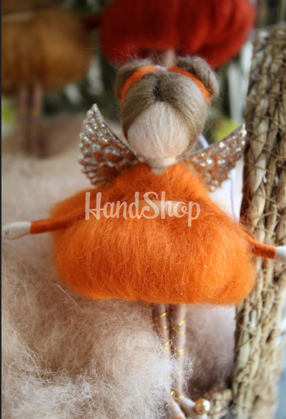 Лялька підвіска ангел з вовни в пишній сукні сувенір Лялька підвіска ангел з вовни в пишній сукні сувенір