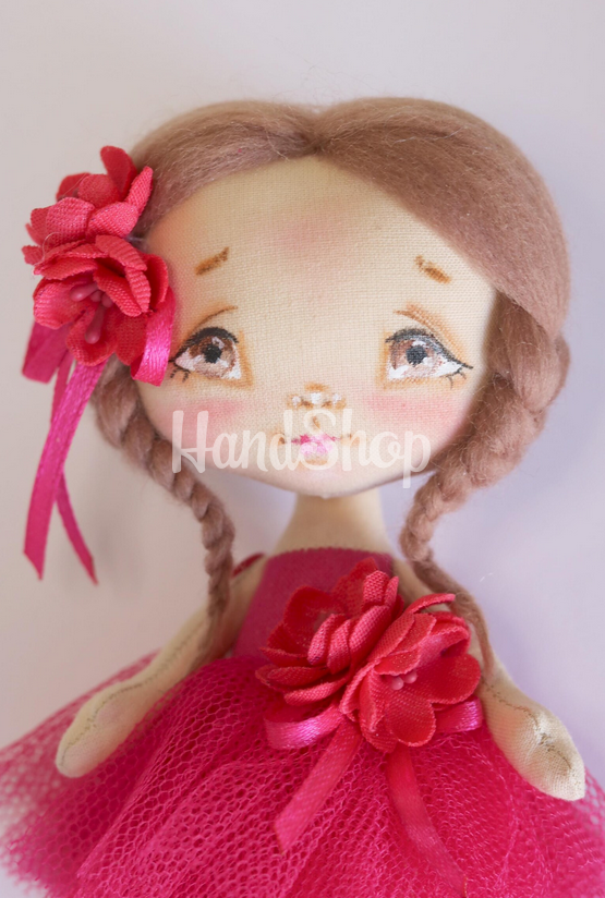 Дитяча маленька ігрова лялечка з косичками у рожевій сукні Дитяча маленька ігрова лялечка з косичками у рожевій сукні