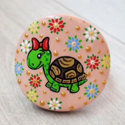 Черепаха удачі: дитяча розписна дерев'яна резинка для волосся ручної роботи, яка принесе щастя та є надійним талісманом краси