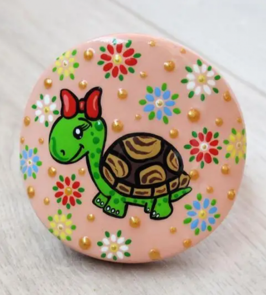 Черепаха удачі: дитяча розписна дерев'яна резинка для волосся ручної роботи, яка принесе щастя та є надійним талісманом краси