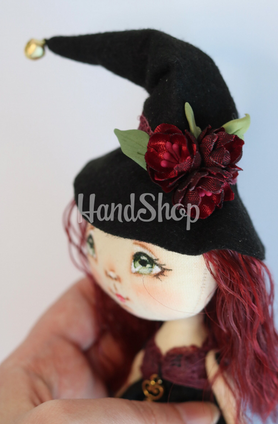 Відьмочка авторська інтер’єрна сувенірна лялька у ковпаці Відьмочка авторська інтер’єрна сувенірна лялька у ковпаці