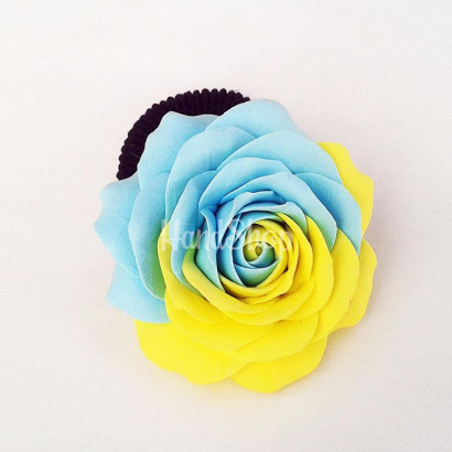 Троянда незалежності: ваша унікальна патріотична прикраса з полімерної глини - розкішна резинка для волосся