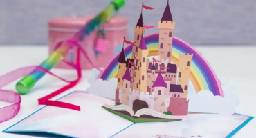 Дивовижна подорож до країни фантазій: дитяча авторська об'ємна листівка казковий замок на день народження
