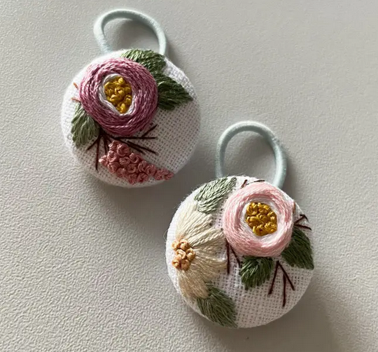 Дитячі резинки для волосся квіточки, ручна вишивка 2 шт