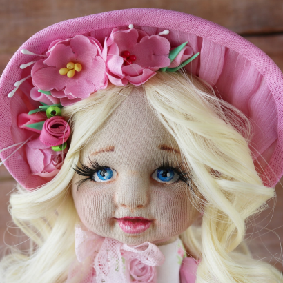 Наша авторська вишукана текстильна ретро лялька – справжня перлина для поціновувачів класики та ручної роботи.