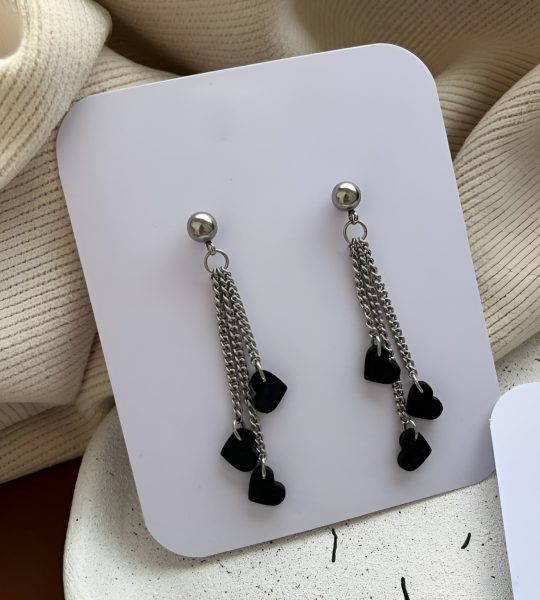 Довгі сережки міні чорні сердечка на ланцюжку глина