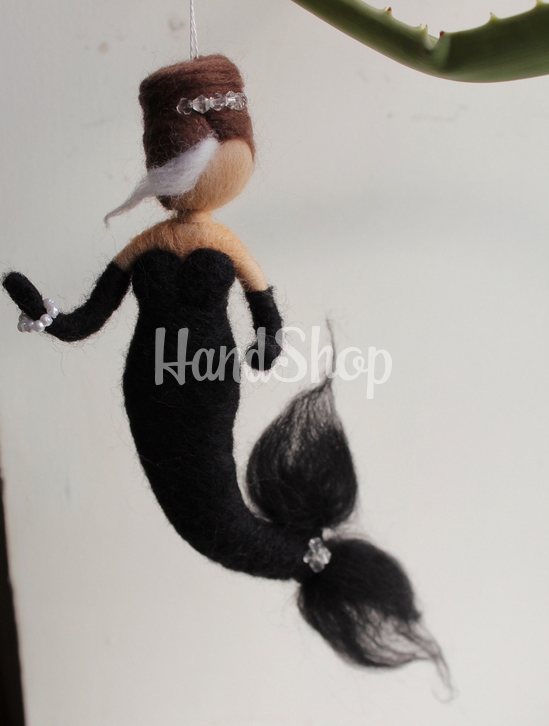 Сувенірна лялька підвіска русалонька lady in black Сувенірна лялька підвіска русалонька lady in black