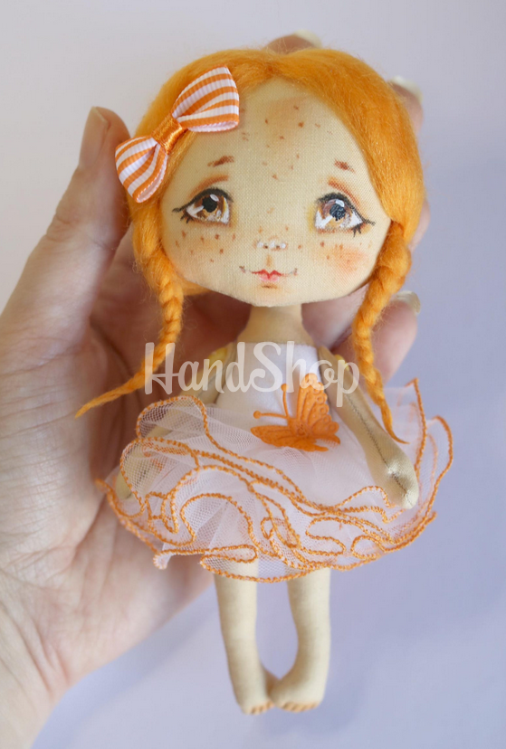 Лялька авторська рудоволоса з двома косичками та бантом Лялька авторська рудоволоса з двома косичками та бантом