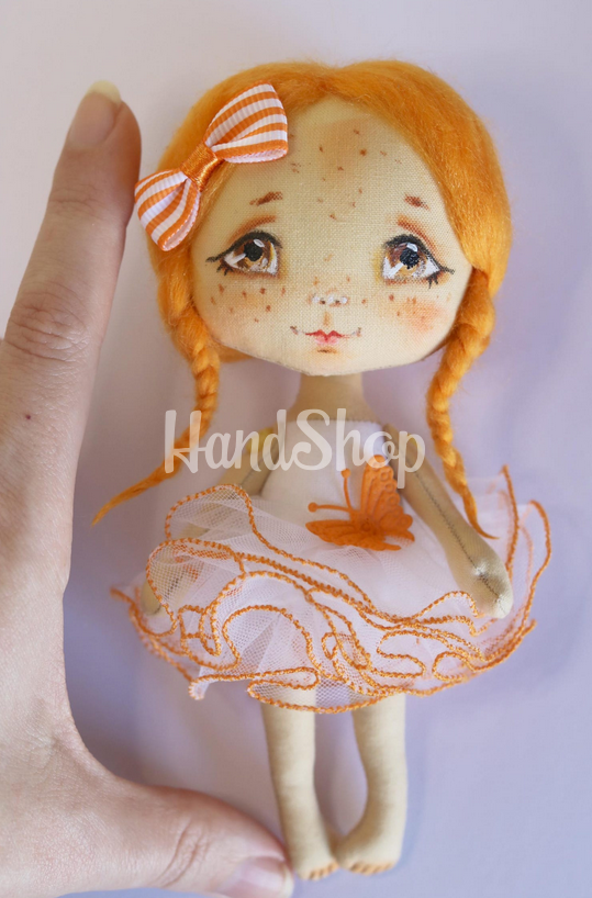 Лялька авторська рудоволоса з двома косичками та бантом Лялька авторська рудоволоса з двома косичками та бантом