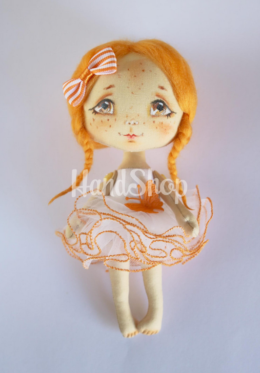 Лялька авторська рудоволоса з двома косичками та бантом Лялька авторська рудоволоса з двома косичками та бантом