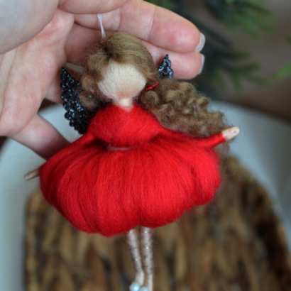 Авторська лялька підвіска янгол червона сукня Валентинка 2024