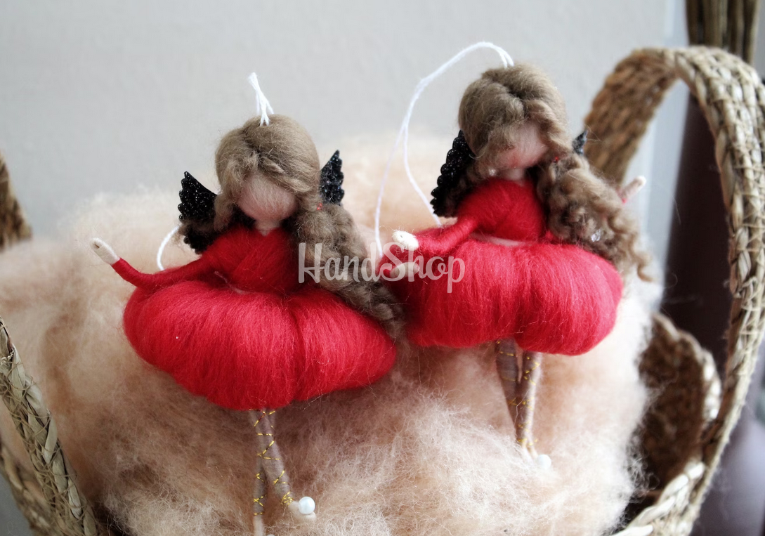 Авторська лялька підвіска янгол червона сукня Валентинка 2024 Авторська лялька підвіска янгол червона сукня Валентинка 2024