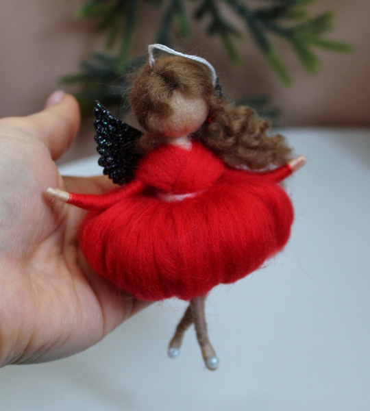 Авторська лялька підвіска янгол червона сукня Валентинка 2024
