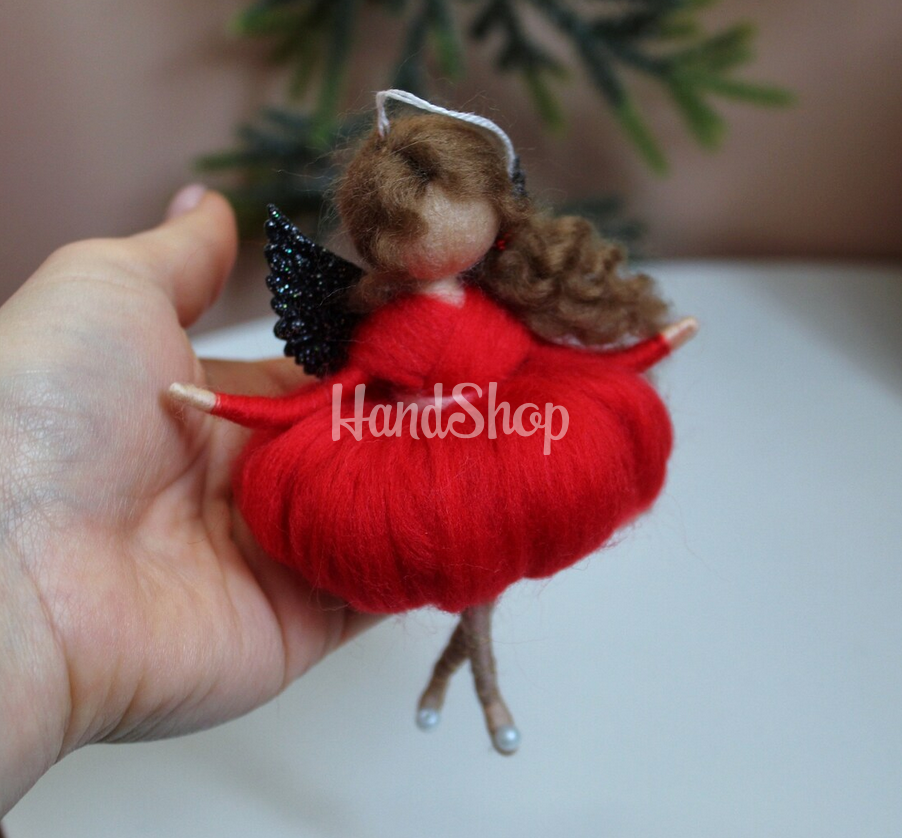 Авторська лялька підвіска янгол червона сукня Валентинка 2024 Авторська лялька підвіска янгол червона сукня Валентинка 2024