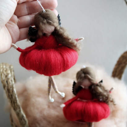 Авторська лялька підвіска янгол червона сукня Валентинка 2024