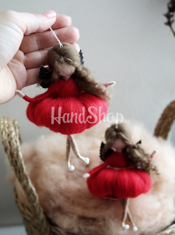 Авторська лялька підвіска янгол червона сукня Валентинка 2024 Авторська лялька підвіска янгол червона сукня Валентинка 2024