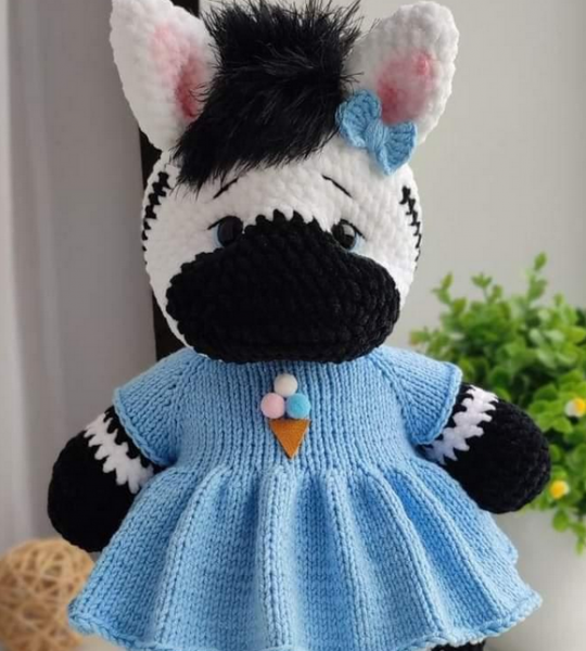 Авторська м'яка іграшка зебра у сукні: ідеальний подарунок для дівчаток та дорослих