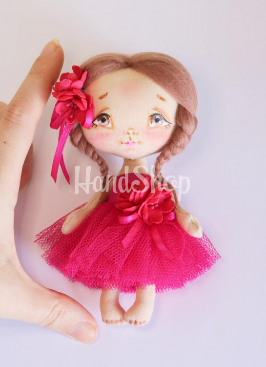 Кукла авторская рыжеволосая с двумя косичками и бантом Кукла авторская рыжеволосая с двумя косичками и бантом