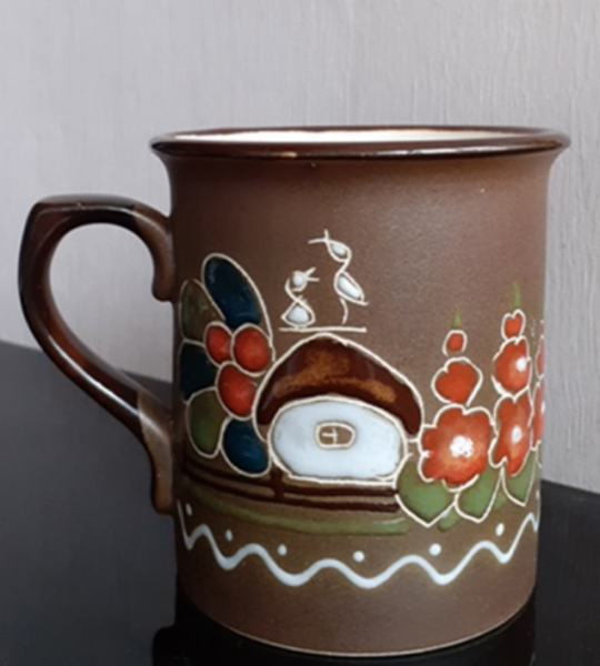 Сувенірна чашка українська хатинка та мальви, кераміка, 300 мл
