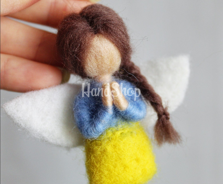 Авторська брошка лялька янгол UKRAINE сувенір із шерсті Авторська брошка лялька янгол UKRAINE сувенір із шерсті