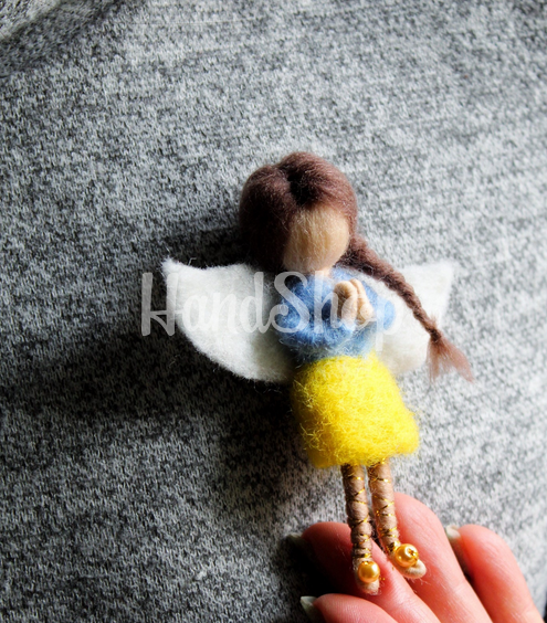 Авторська брошка лялька янгол UKRAINE сувенір із шерсті Авторська брошка лялька янгол UKRAINE сувенір із шерсті