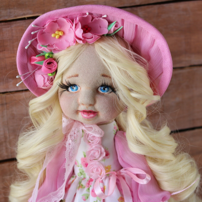 Наша авторська вишукана текстильна ретро лялька – справжня перлина для поціновувачів класики та ручної роботи.