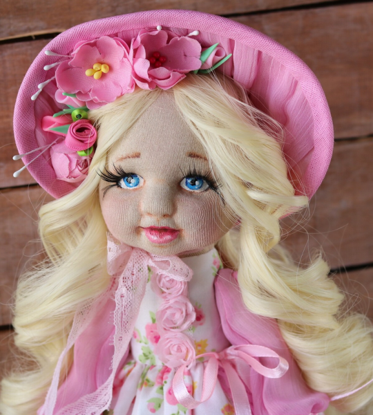 Наша авторська вишукана текстильна ретро лялька – справжня перлина для поціновувачів класики та ручної роботи.