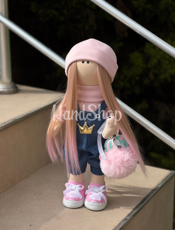 Інтер’єрна лялька ігрова в комбінезоні з довгим волоссям Інтер’єрна лялька ігрова в комбінезоні з довгим волоссям