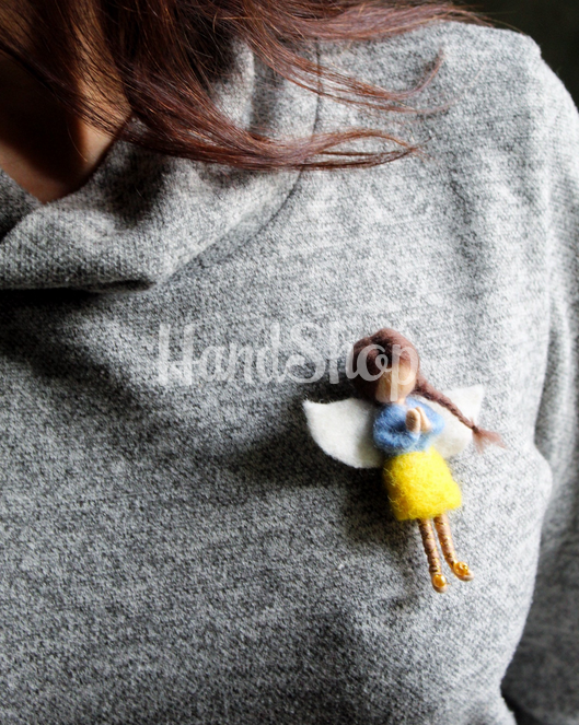 Авторська брошка лялька янгол UKRAINE сувенір із шерсті Авторська брошка лялька янгол UKRAINE сувенір із шерсті