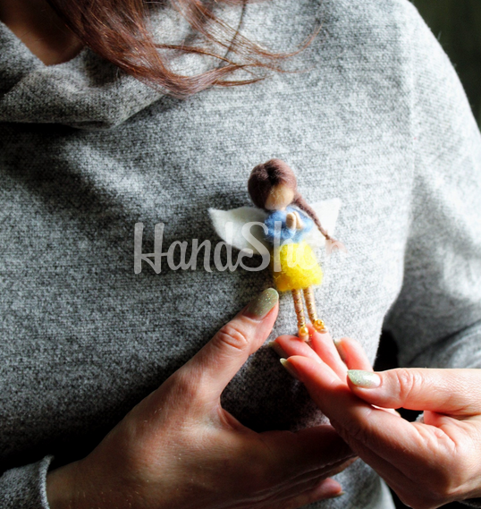 Авторська брошка лялька янгол UKRAINE сувенір із шерсті Авторська брошка лялька янгол UKRAINE сувенір із шерсті