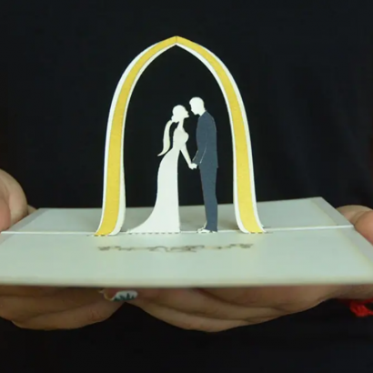 Свадебная открытка арка жених и невеста