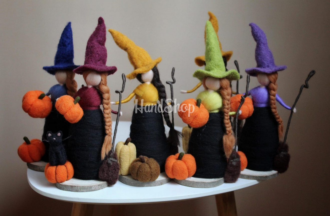 Сувенір лялька відьмочка з шерсті на Halloween (на вибір!) Сувенір лялька відьмочка з шерсті на Halloween (на вибір!)