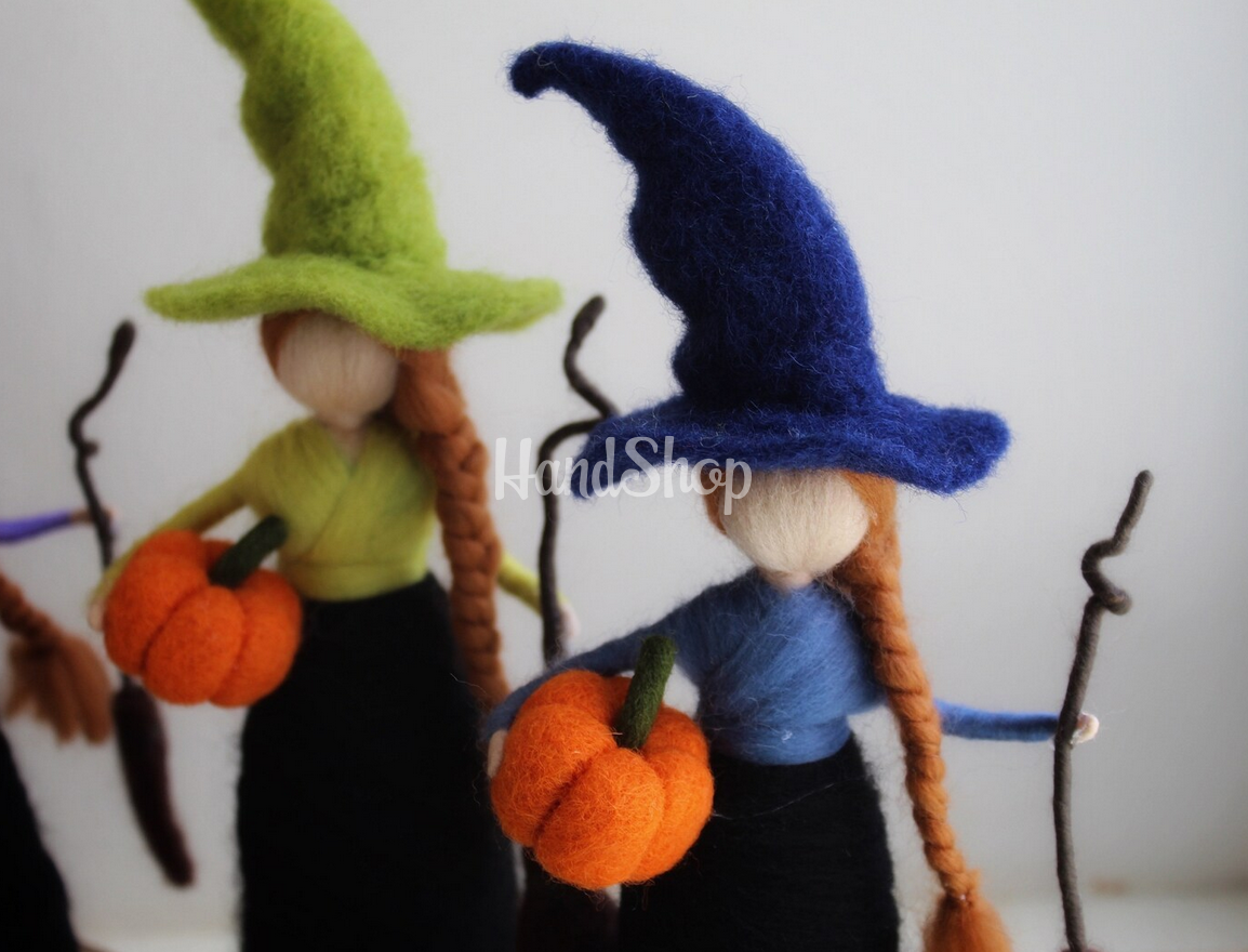 Сувенір лялька відьмочка з шерсті на Halloween (на вибір!) Сувенір лялька відьмочка з шерсті на Halloween (на вибір!)