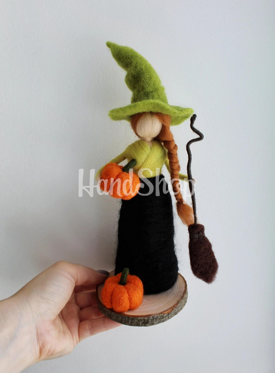 Сувенір лялька відьмочка з шерсті на Halloween (на вибір!) Сувенір лялька відьмочка з шерсті на Halloween (на вибір!)