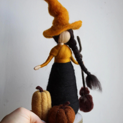 Сувенір лялька відьмочка з шерсті на Halloween (на вибір!)
