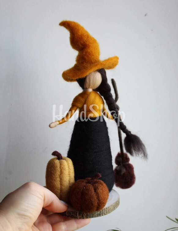 Сувенір лялька відьмочка з шерсті на Halloween (на вибір!) Сувенір лялька відьмочка з шерсті на Halloween (на вибір!)
