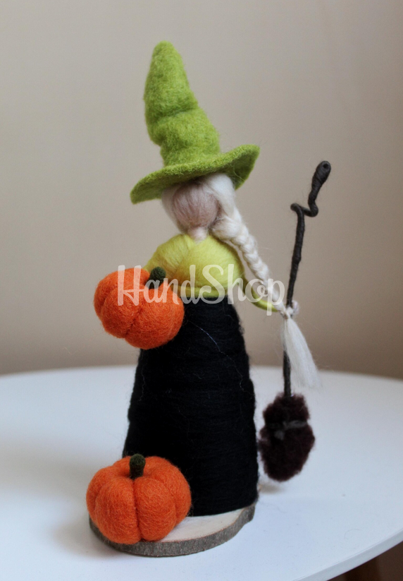 Сувенір лялька відьмочка з шерсті на Halloween (на вибір!) Сувенір лялька відьмочка з шерсті на Halloween (на вибір!)