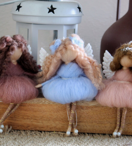 Лялечка янгол кудрява в пишній сукні валяна з вовни підвіска