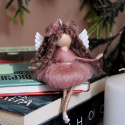 Лялечка янгол кудрява в пишній сукні валяна з вовни підвіска