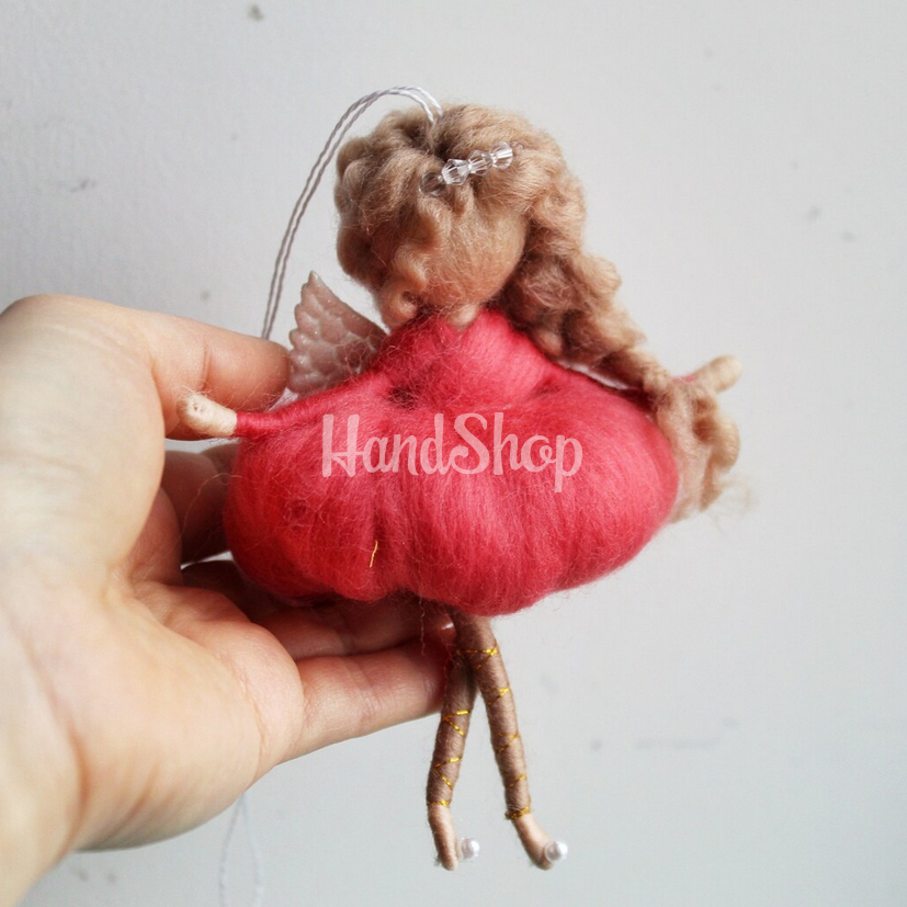 Лялечка сувенір ангел з вовни в пишній рожевій сукні Лялечка сувенір ангел з вовни в пишній рожевій сукні